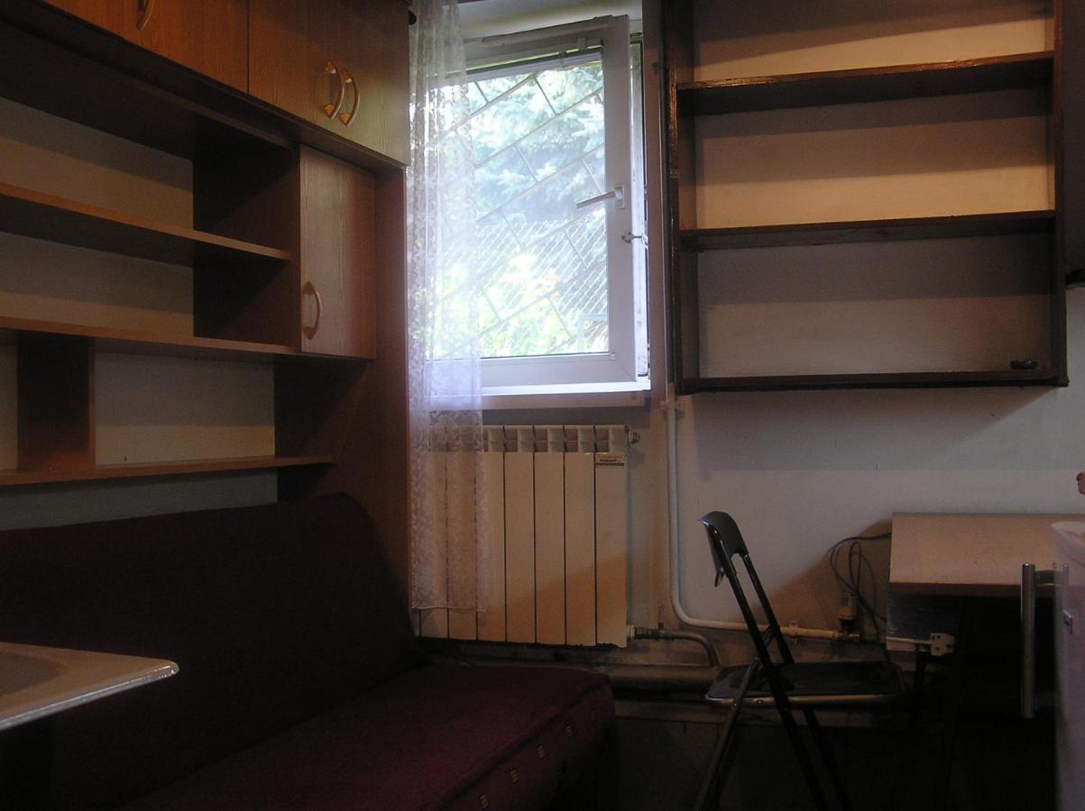 A-Klimatyzacja Kawalerka Mala Halczyna 9 Do Centrum 6 Przystankow Guest house *